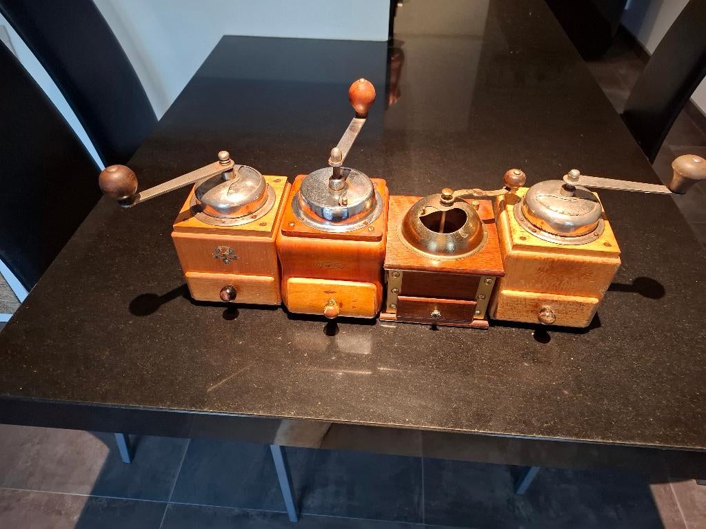 Oude koffiemolen, Enlèvement