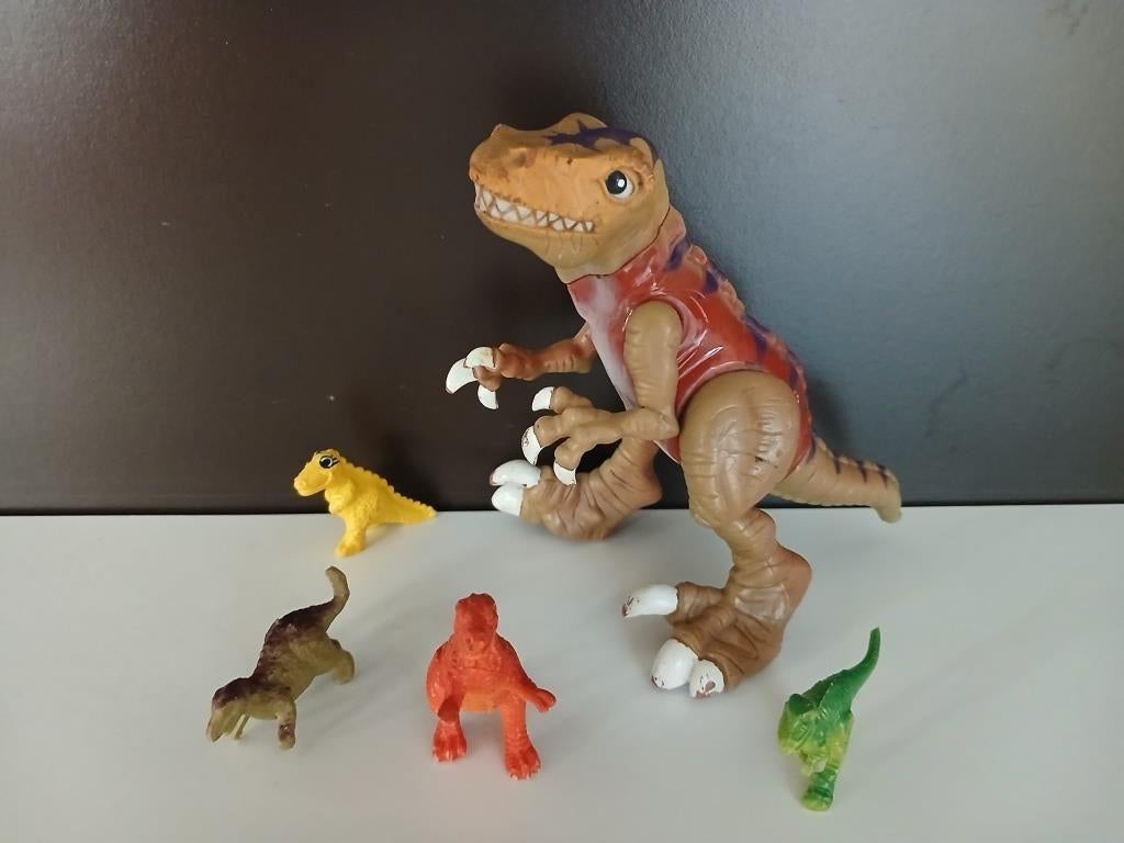 Grand dinosaure articulé + 4 petits dinosaures colorés, Enlèvement, Utilisé