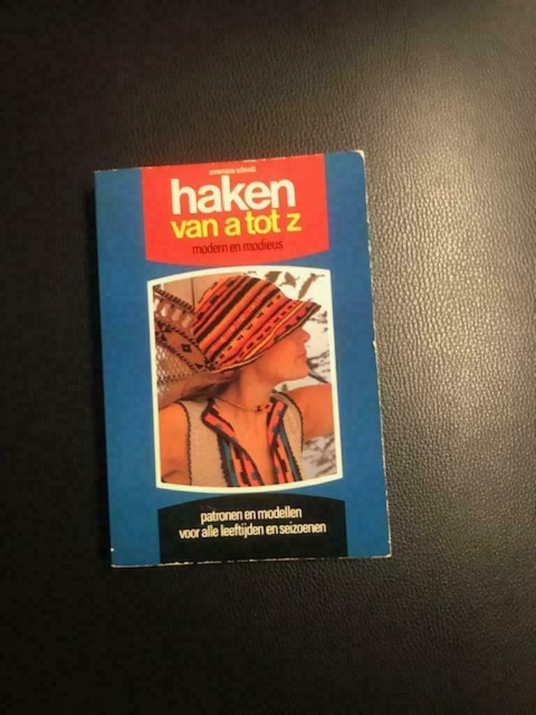 *Boek: Haken van a tot z - goede staat, Ophalen of Verzenden, Zo goed als nieuw, Breien en Haken