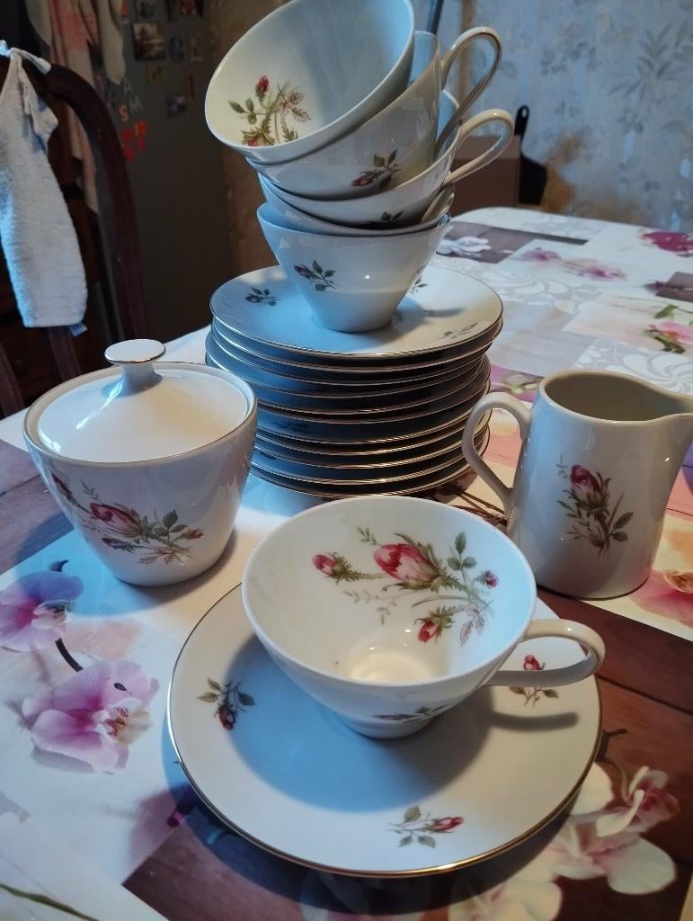 service à café petits boutons de roses, Maison & Meubles, Cuisine | Vaisselle, Enlèvement, Comme neuf, Porcelaine, Autres styles