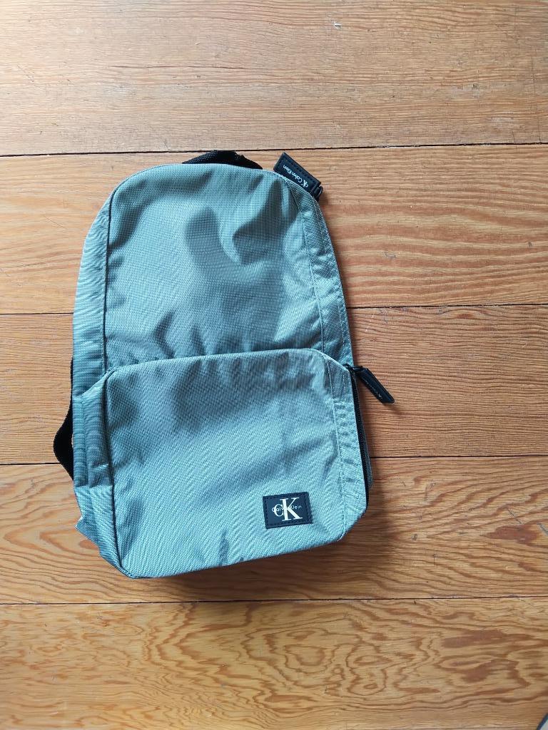 UNISEX nieuwe schoudertasje Calvin Klein, nieuw, Handtassen en Accessoires, Tassen | Damestassen, Ophalen of Verzenden, Nieuw
