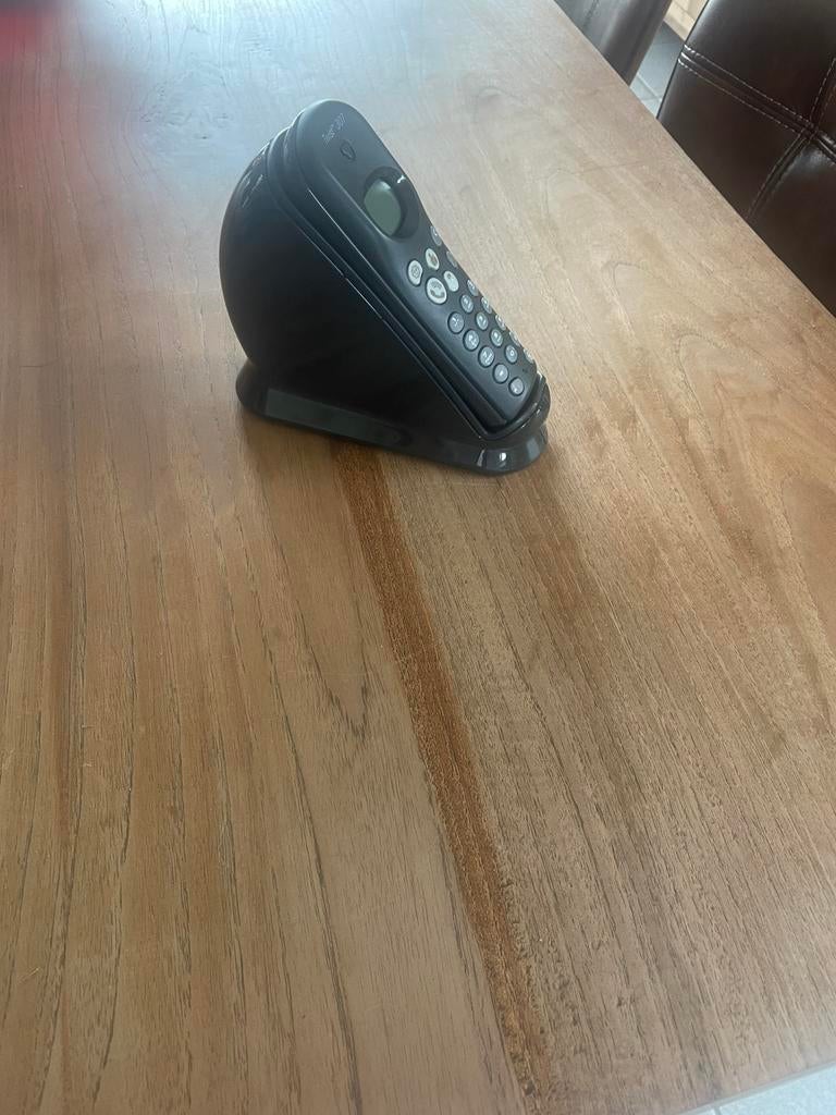 1draadloos telefoon 1vaste  telefoon 16euro voor de 2, Ophalen, Zo goed als nieuw