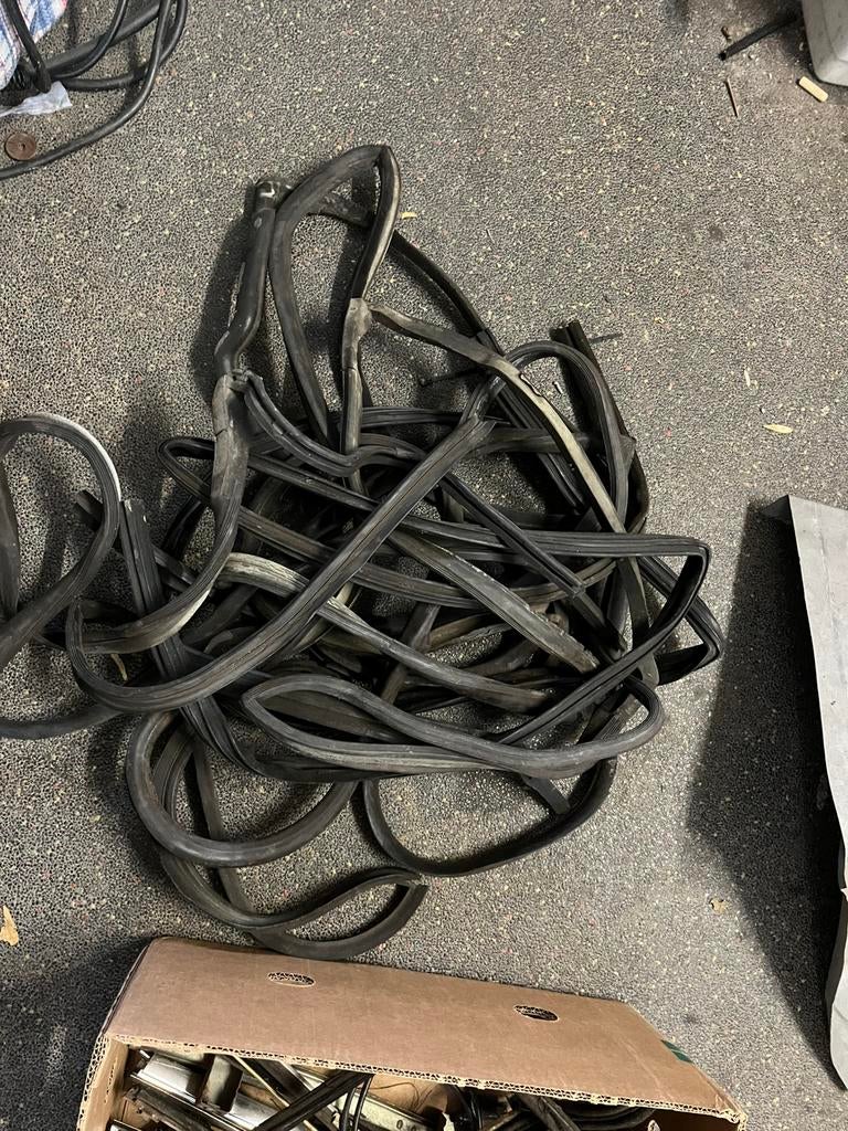 Rubbers en profielen Mercedes w115, Enlèvement, Comme neuf