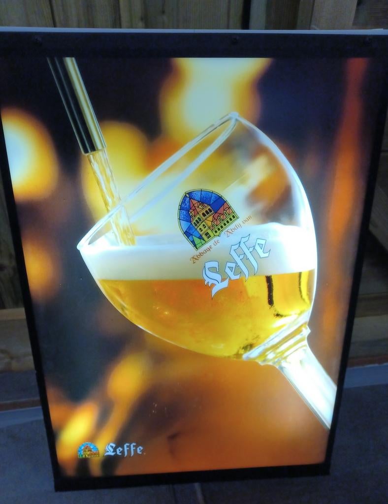 Lichtreclame bier Leffe, Ophalen, Zo goed als nieuw