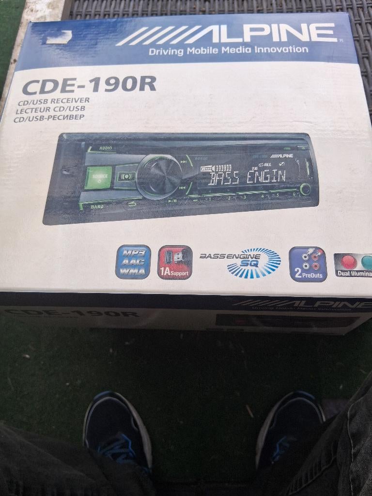 Alpine auto radio, Enlèvement