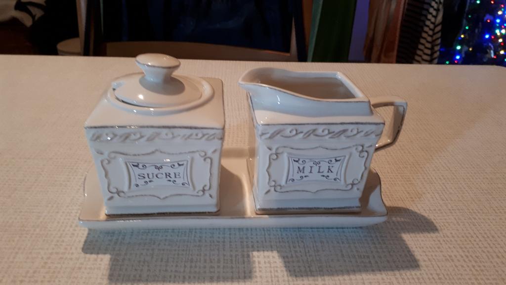 Vintage melk en suikerpot set, Huis en Inrichting, Keuken | Servies, Ophalen of Verzenden, Zo goed als nieuw, Keramiek