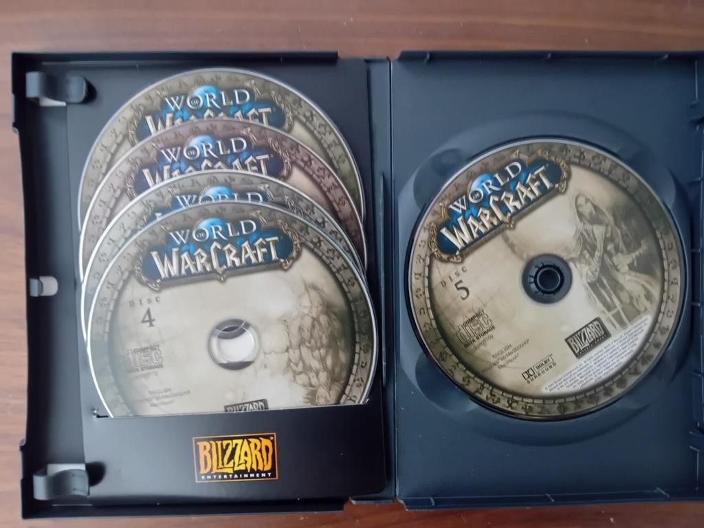 PC-CD-ROM World Of Warcraft 5-Disc Set, Games en Spelcomputers, Ophalen of Verzenden, Gebruikt