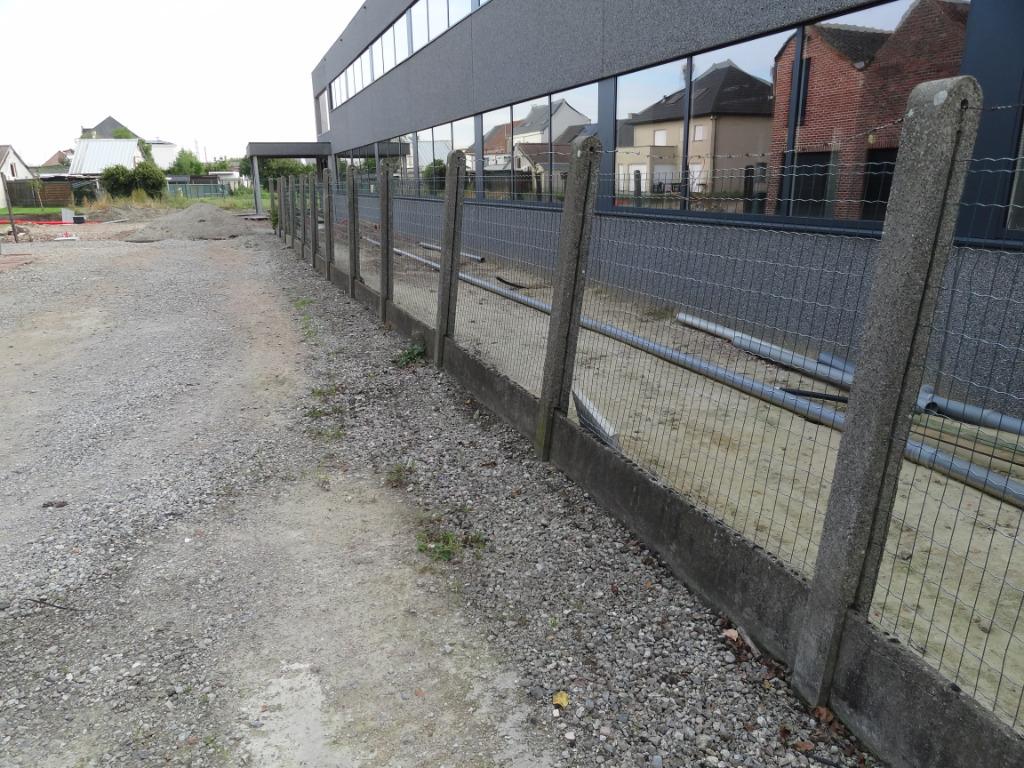 Clôture en béton: poteau avec plaque, Jardin & Terrasse, Clôtures de jardin, Enlèvement, Utilisé, Autres matériaux, Autres types