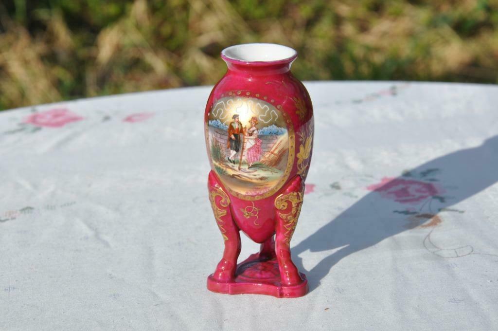 §  petit vase tripode de vitrine en porcelaine, Enlèvement ou Envoi