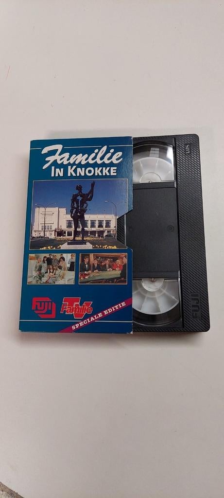 Familie in Knokke - VHS, Ophalen of Verzenden, Zo goed als nieuw, Tv