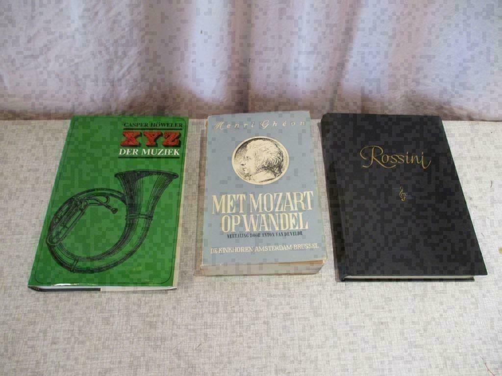 3 Beaux Livres de Musique - Mozart - Rossini - XYZ de la Mus, Enlèvement ou Envoi, Comme neuf