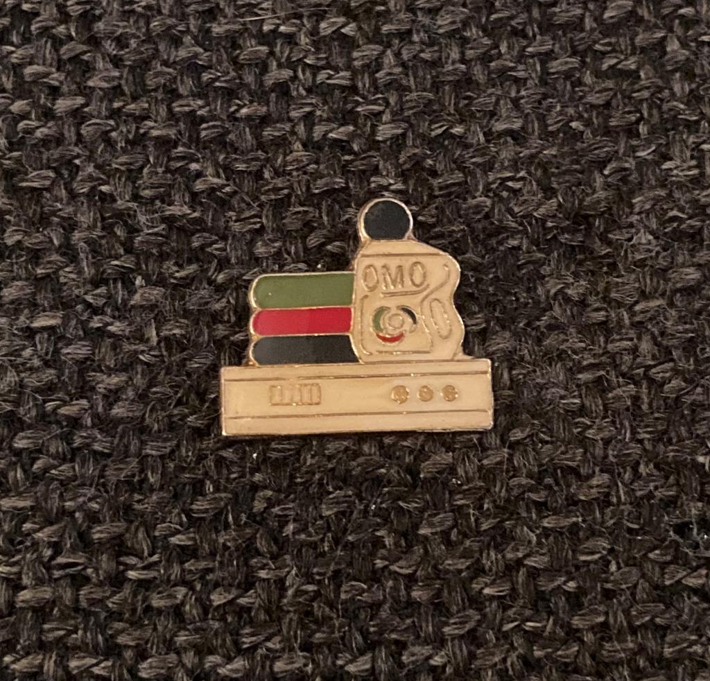 PIN - OMO - WASMIDDEL - LESSIVE, Collections, Envoi, Utilisé, Marque, Insigne ou Pin's