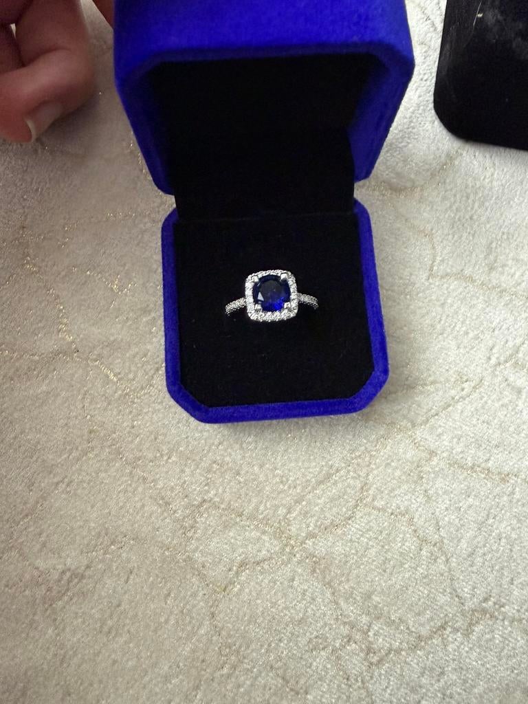 Zilveren trouwring, Handtassen en Accessoires, Ringen, Nieuw, Ophalen of Verzenden, Met edelsteen, Dame