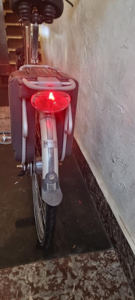 fiets gaint 28 inch elektrische, Fietsen en Brommers, Elektrische fietsen, Ophalen of Verzenden, Zo goed als nieuw
