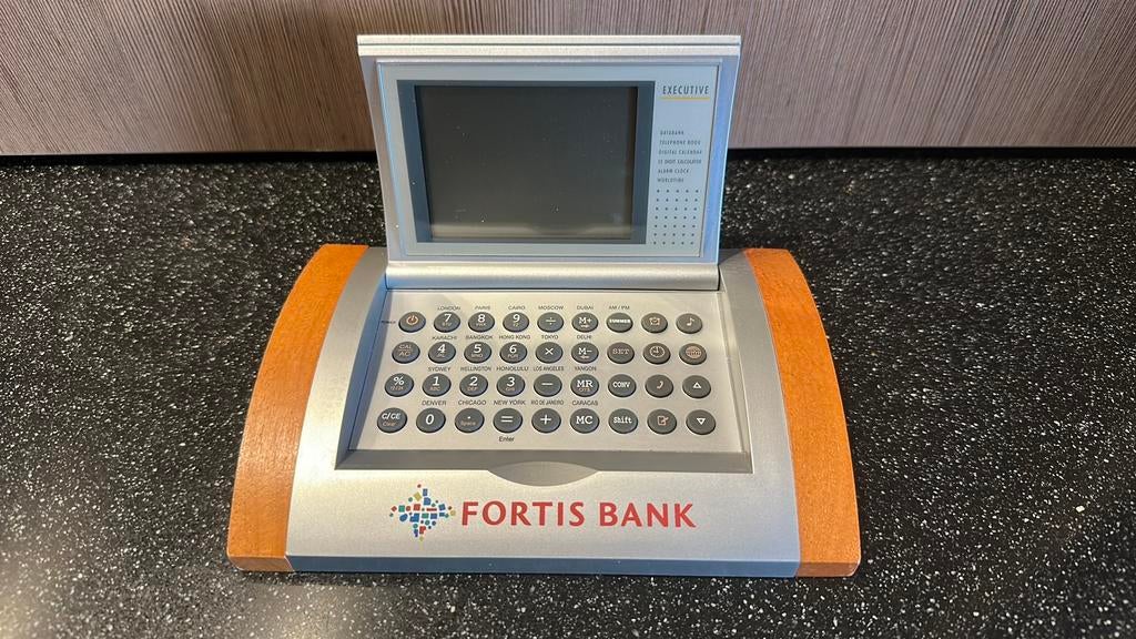 Rekenmachine incl telefoonboek alarmklok, Ophalen