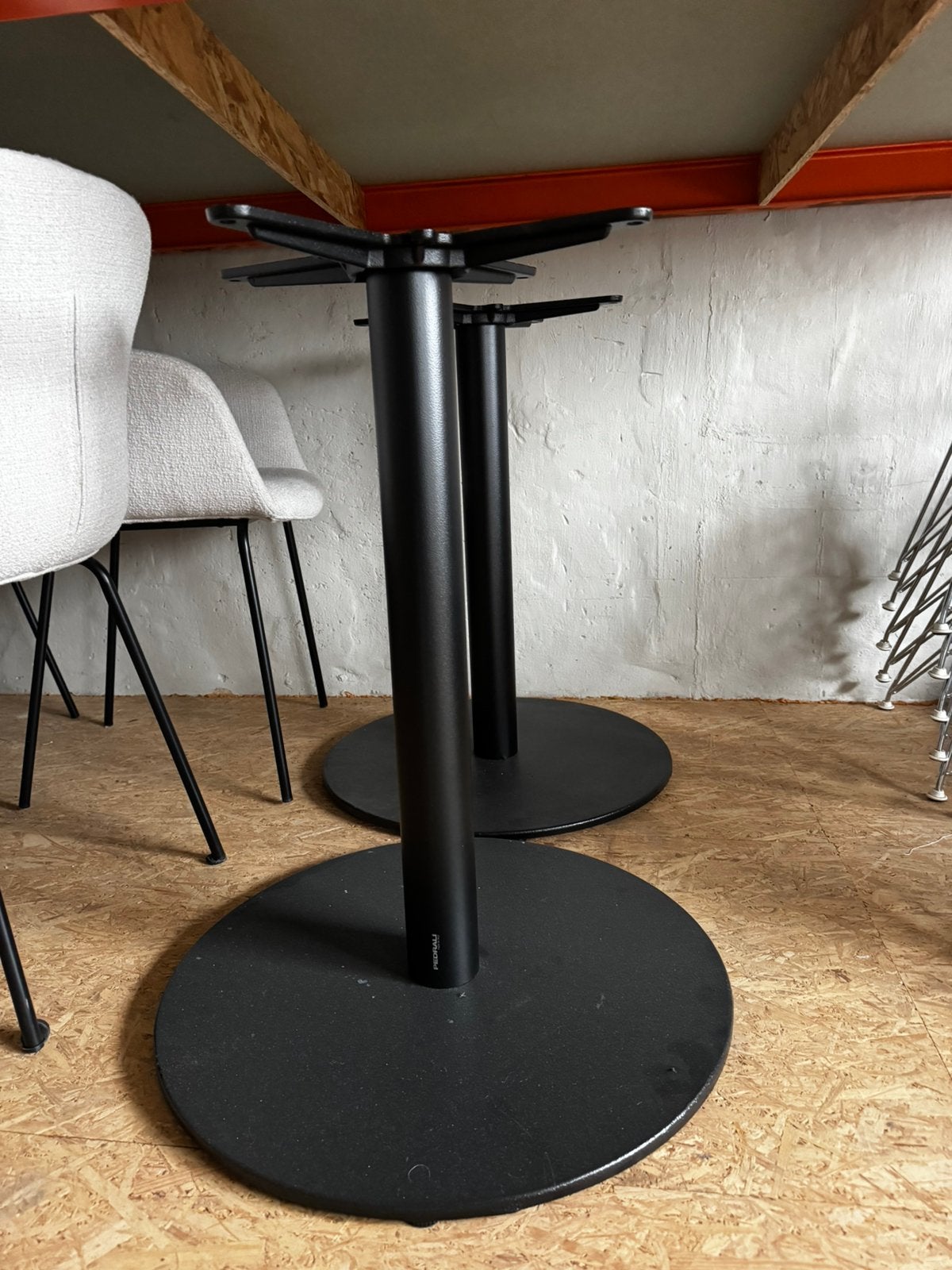 2x tafelonderstel Pedrali zwart D60cm, Ophalen, Zo goed als nieuw