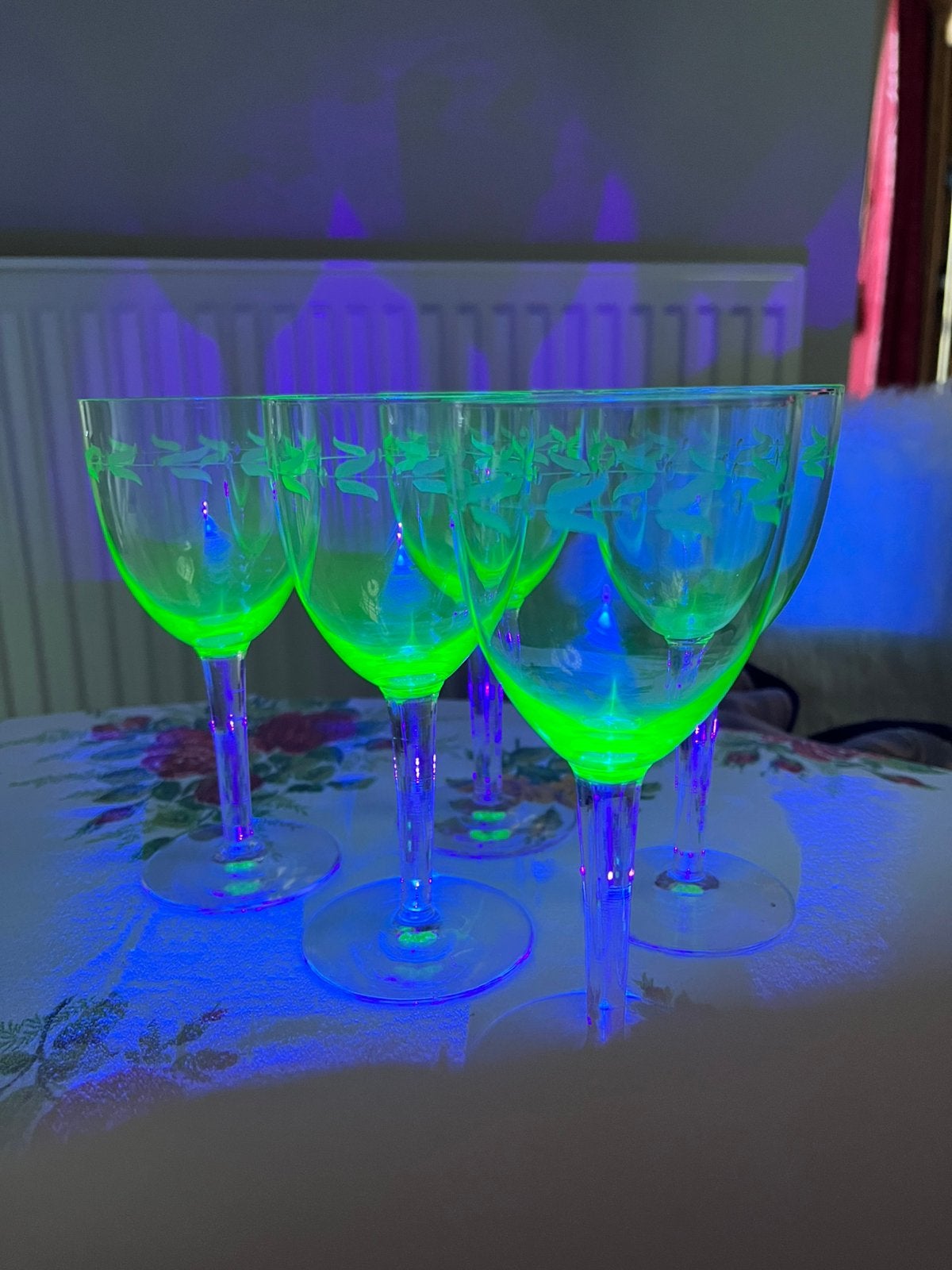 4 uranium glazen, Antiek en Kunst, Antiek | Glaswerk en Kristal, Ophalen