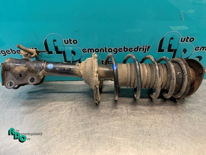 Barre amortisseur avant droit d'un Toyota Yaris (Yaris 1 02-, -, 3 mois de garantie, Toyota, Utilisé