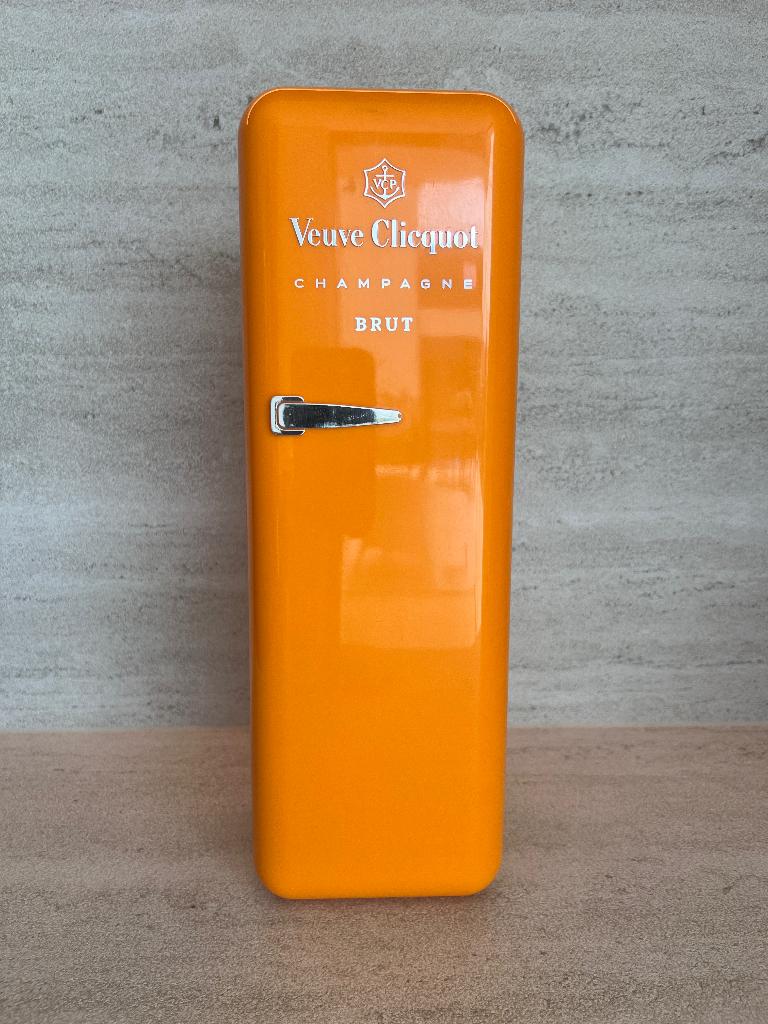 Veuve Clicquot - koelcontainer - SMEG inspired design, Maison & Meubles, Moins de 50 cm, Moins de 5 bouteilles, Comme neuf, Synthétique