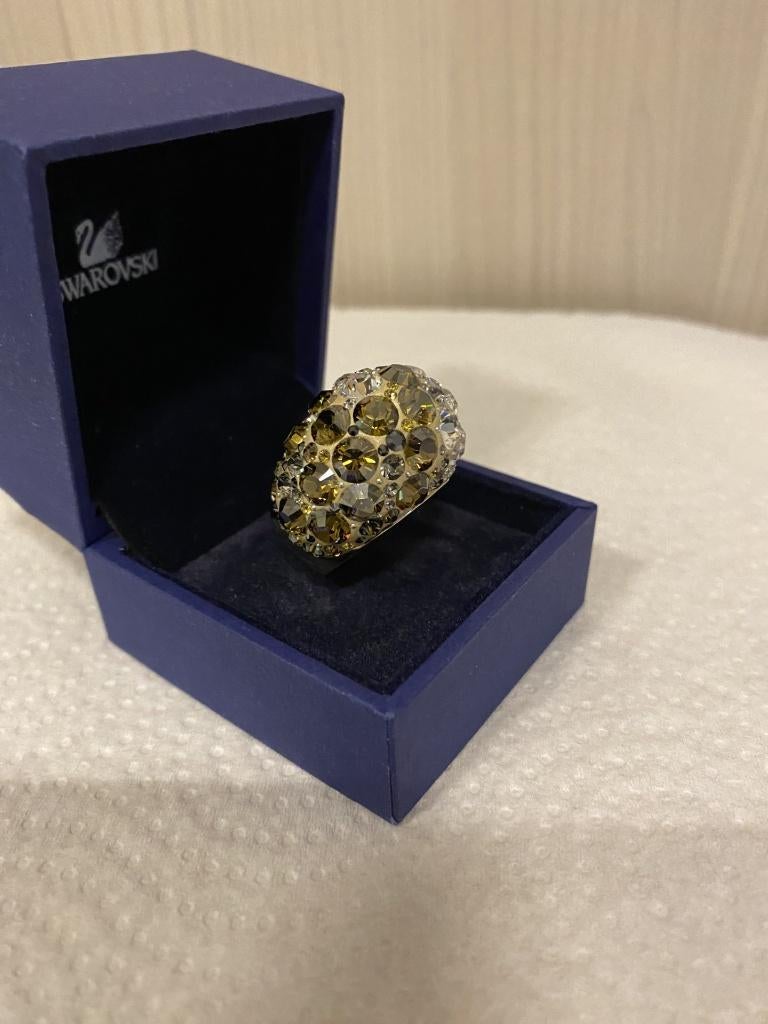 Bague cocktail Swarovski, Bijoux, Sacs & Beauté, Autres couleurs, Comme neuf, Avec cristal, 20 ou plus grands