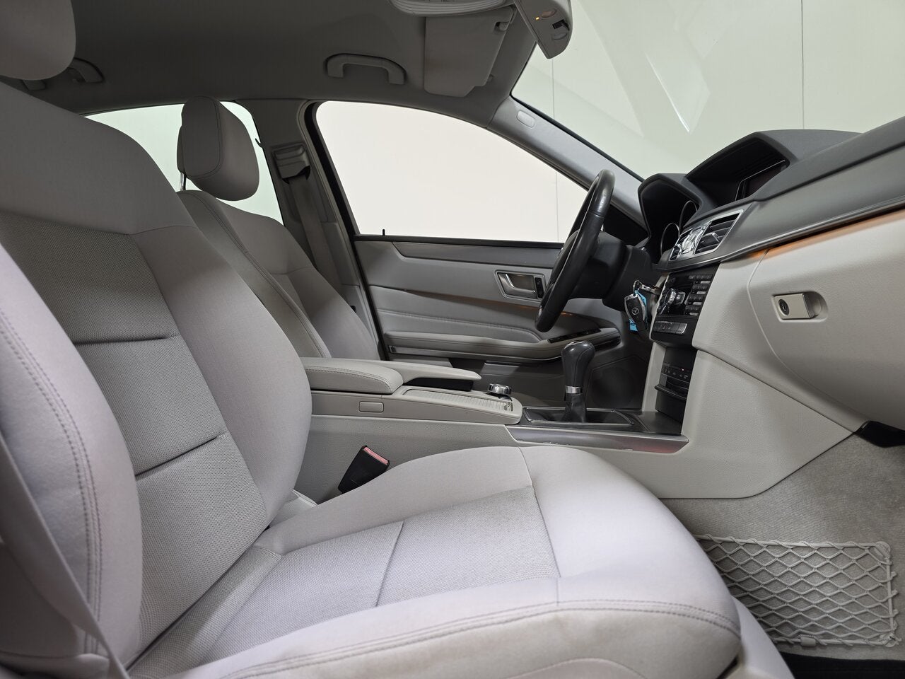 Mercedes-Benz E 200 CDI Berline - GPS - Airco - Bluetooth-, Auto's, Mercedes-Benz, Beige, 4 cilinders, Particulier, Electronic Stability Program (ESP)