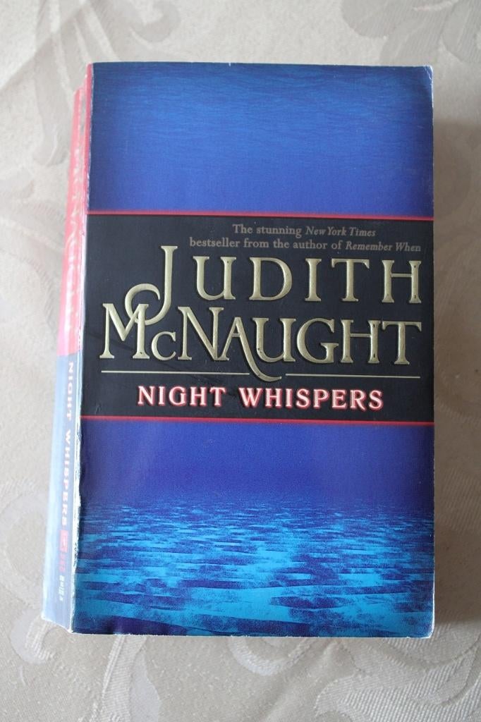Judith McNaught - Night whispers, Gelezen, Ophalen of Verzenden, Judith McNaught, Amerika