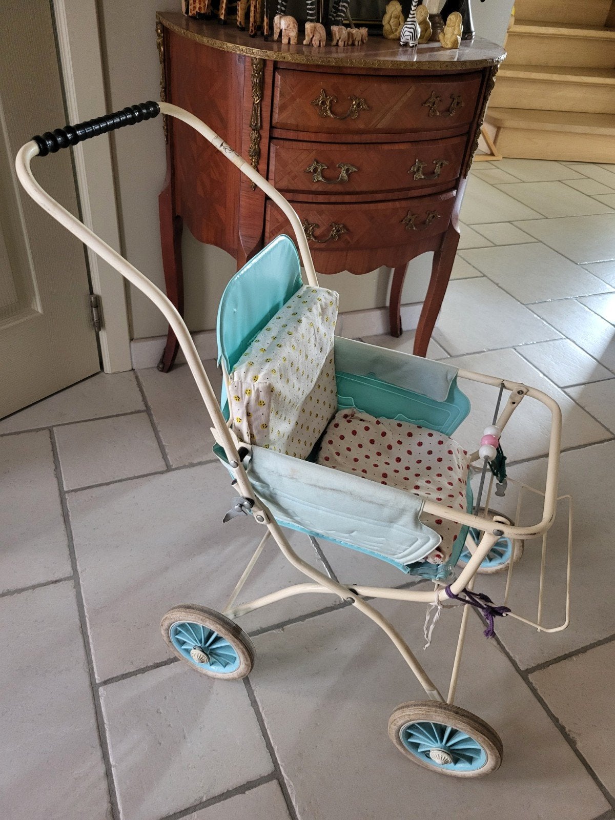 Landau/poussette rétro vintage en métal pour poupées des ann, Enfants & Bébés, Jouets | Poupées, Enlèvement