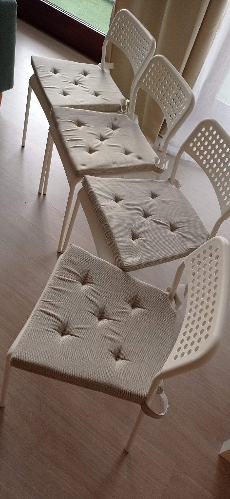 Chaises Ikea avec coussins, Ophalen, Zo goed als nieuw, Wit, Vier