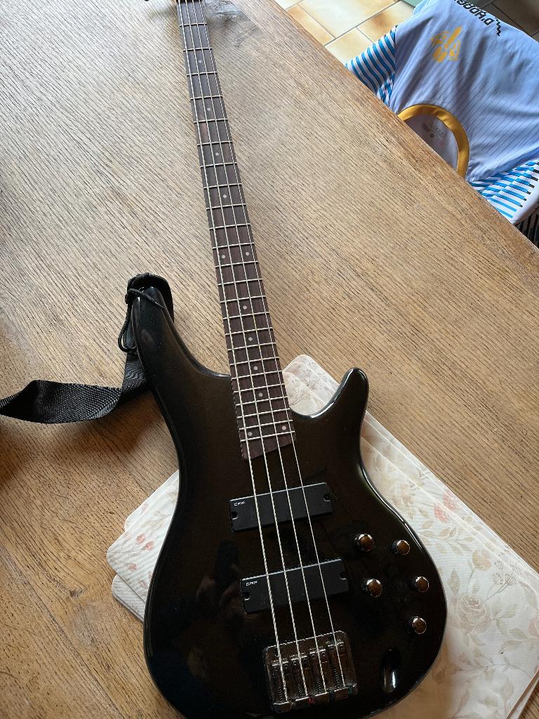 Bas gitaar, Muziek en Instrumenten, Ophalen, Zo goed als nieuw, Elektrisch