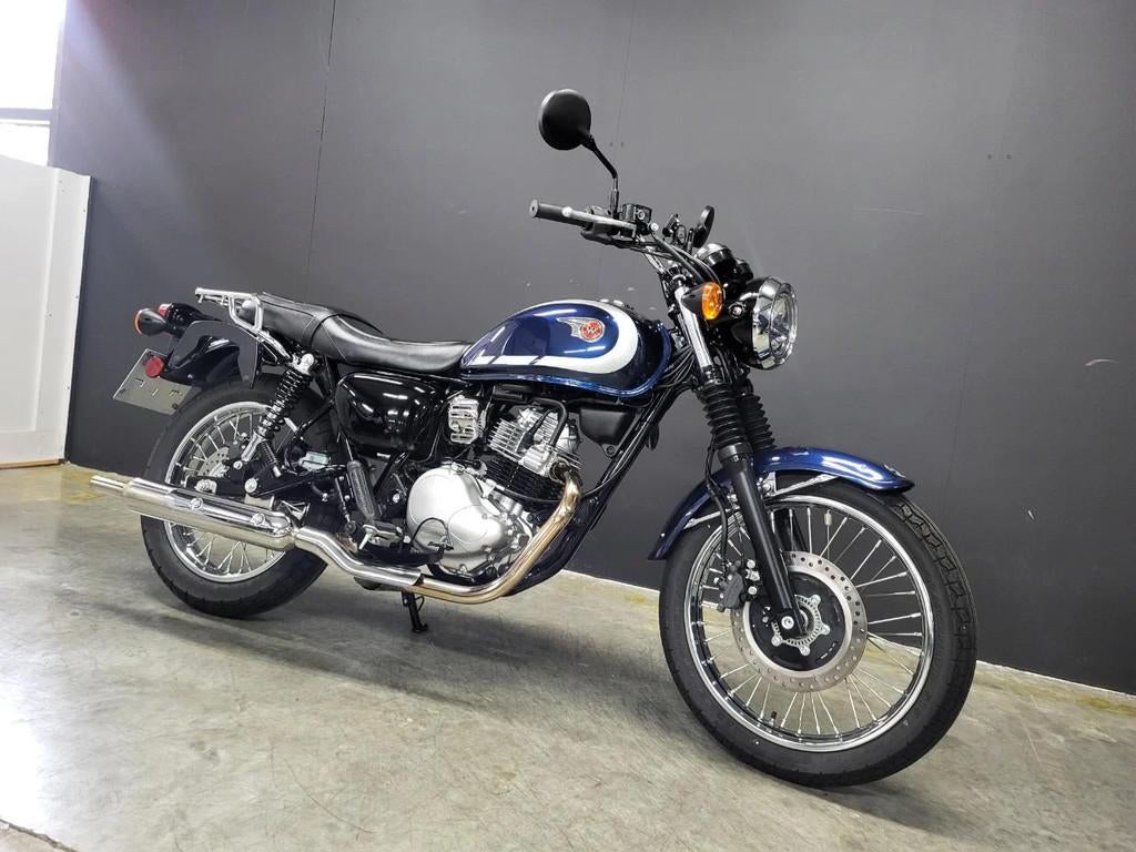 Kawasaki W 230 in absolute nieuwstaat (bj 2025), Motoren, 250 cc, Bedrijf, Overig, 12 t/m 35 kW