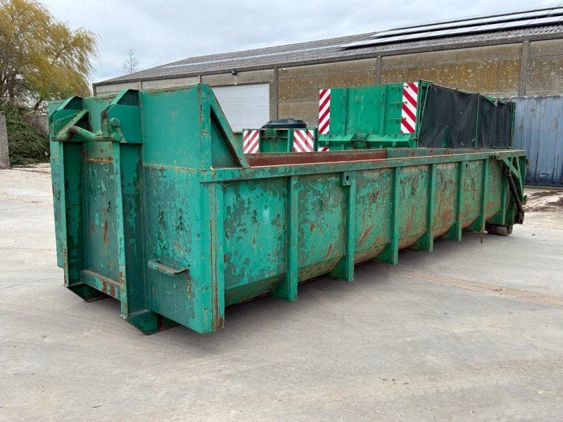 Benne à ordures avec hayon hydraulique