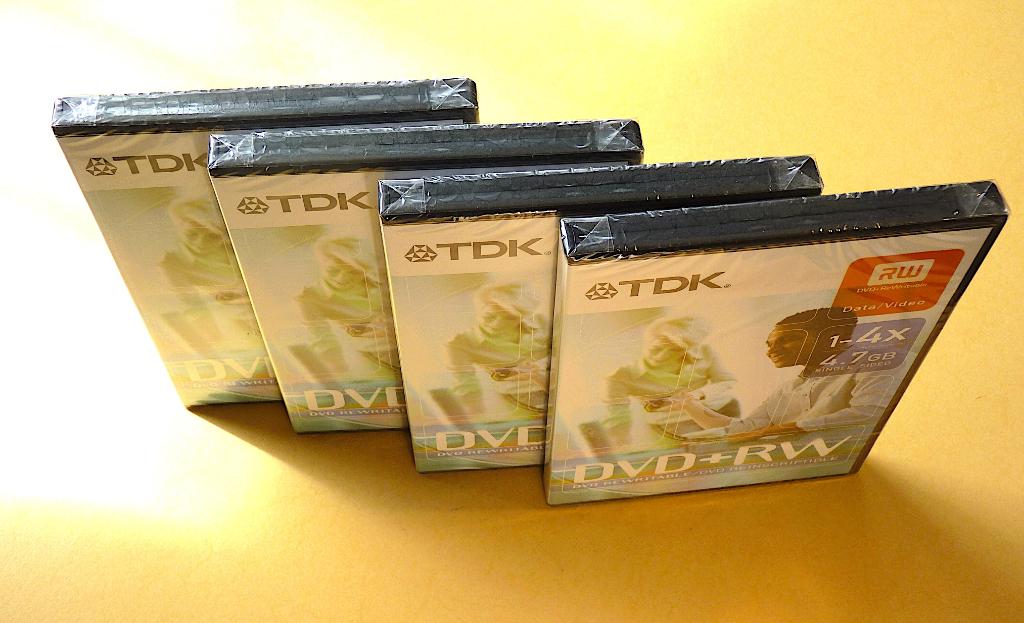 TDK 4 DVD+RW herschrijfbaar in dvd-hoesje, Computers en Software, Beschrijfbare discs, Herschrijfbaar, Ophalen of Verzenden, Dvd