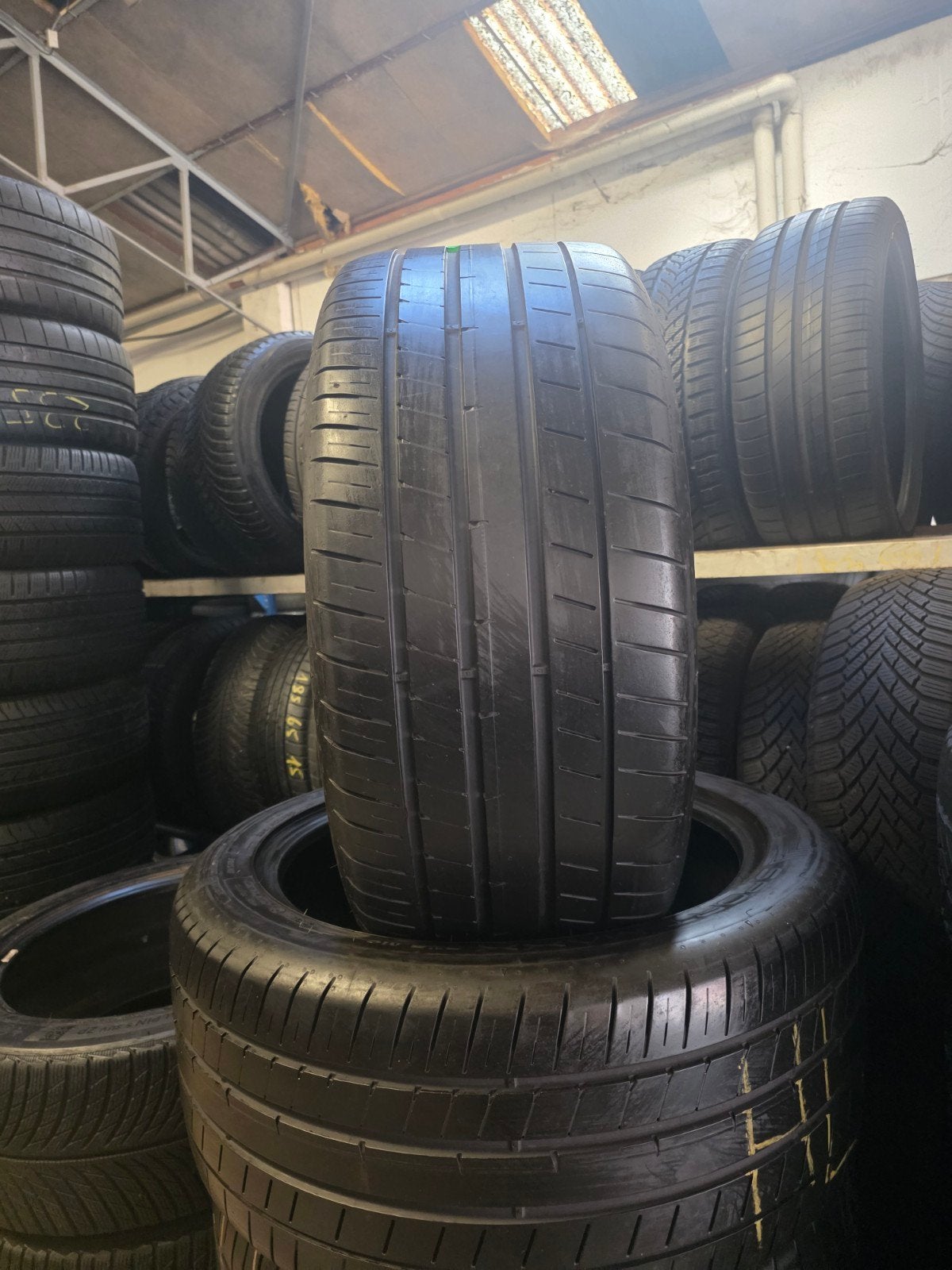 285 40 20 dunlop avec montage et équilibrage, Enlèvement