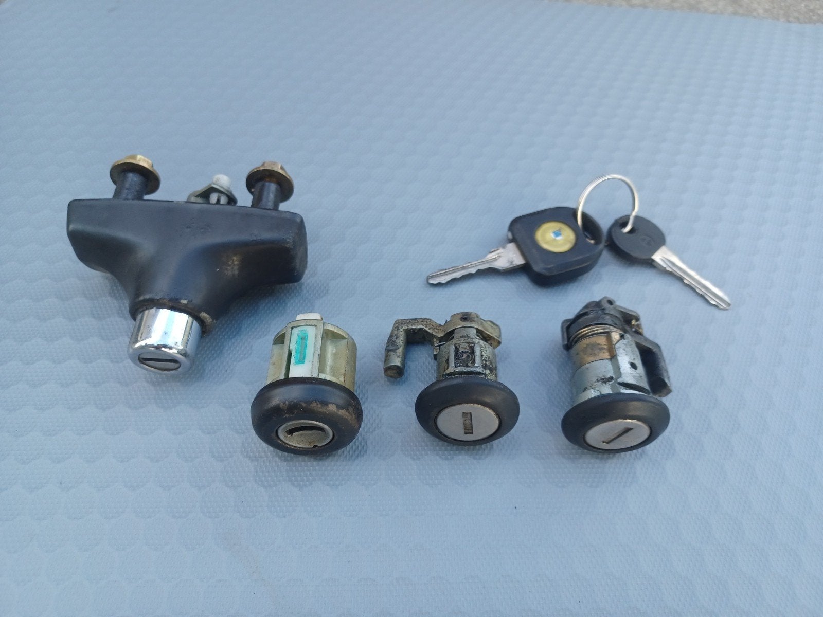 BMW e30 2-deurs slotenset, Verzenden, Gebruikt, BMW