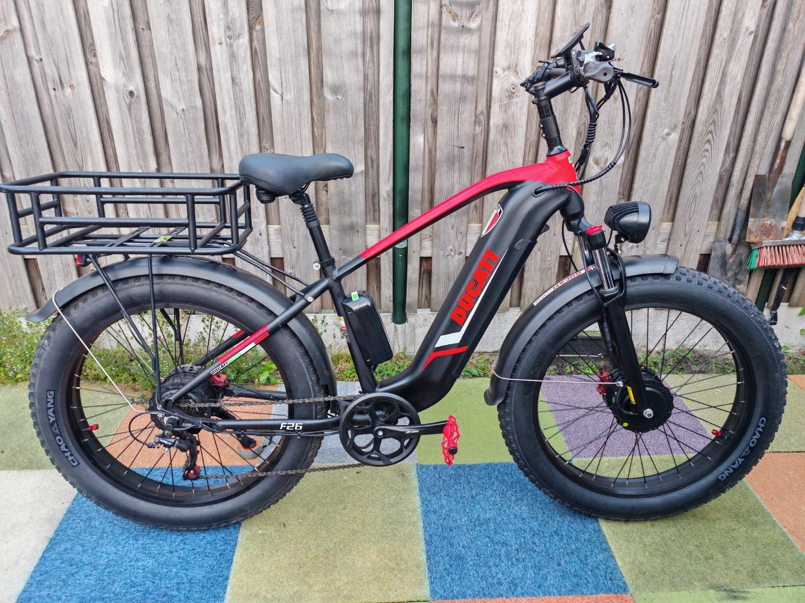 Duotts F26 avec design Ducati. Moteur double, Vélos & Vélomoteurs, Vélos électriques, Enlèvement ou Envoi