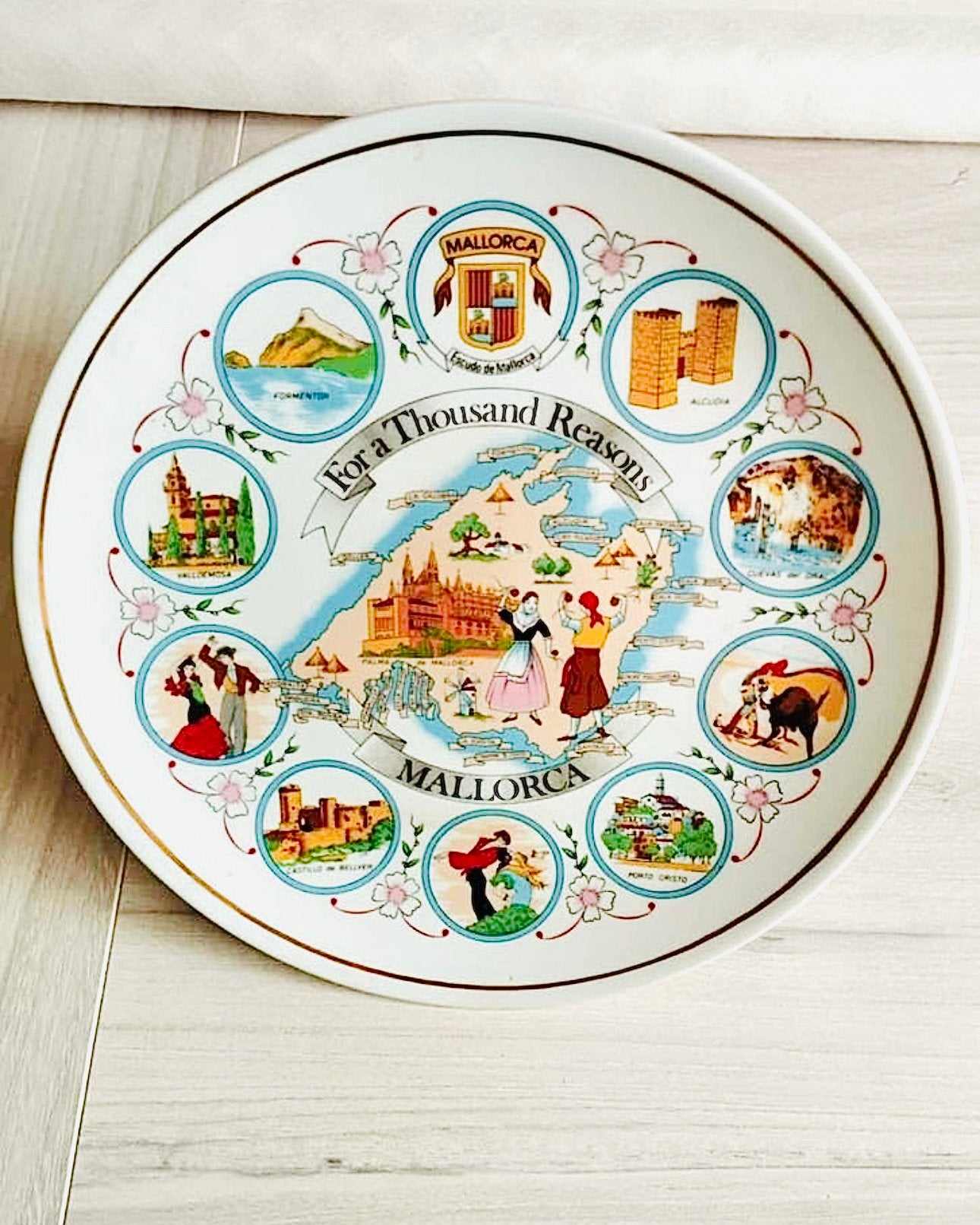 assiette en porcelaine de Majorque, Antiquités & Art, Antiquités | Assiettes décoratives & Carrelages, Enlèvement