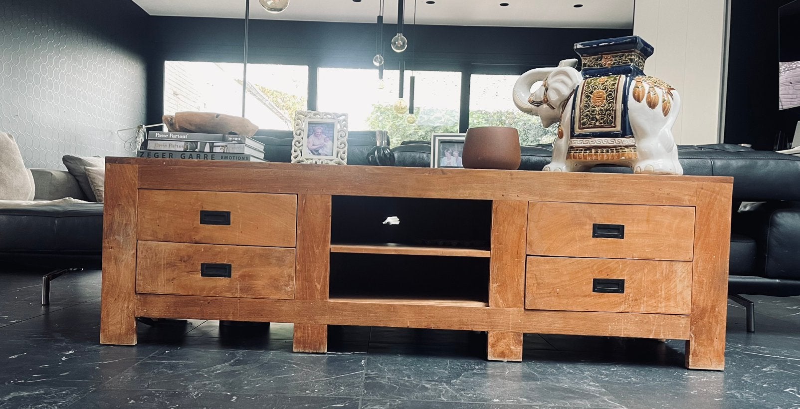 Tv kast vol hout, Ophalen