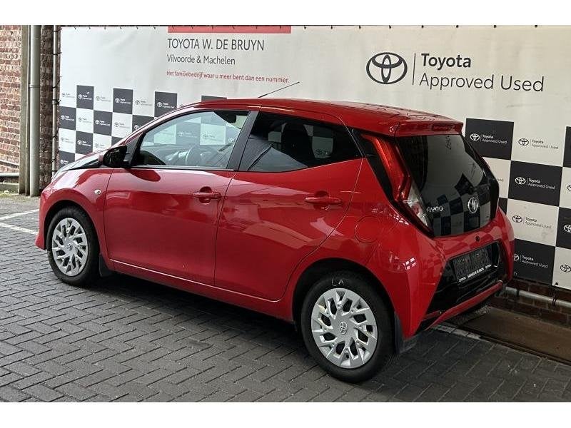 Toyota Aygo x-play2, Auto's, Bluetooth, https://public.car-pass.be/vhr/4eddb038-a526-45b3-9682-78815ba6d69e, 72 pk, Bedrijf