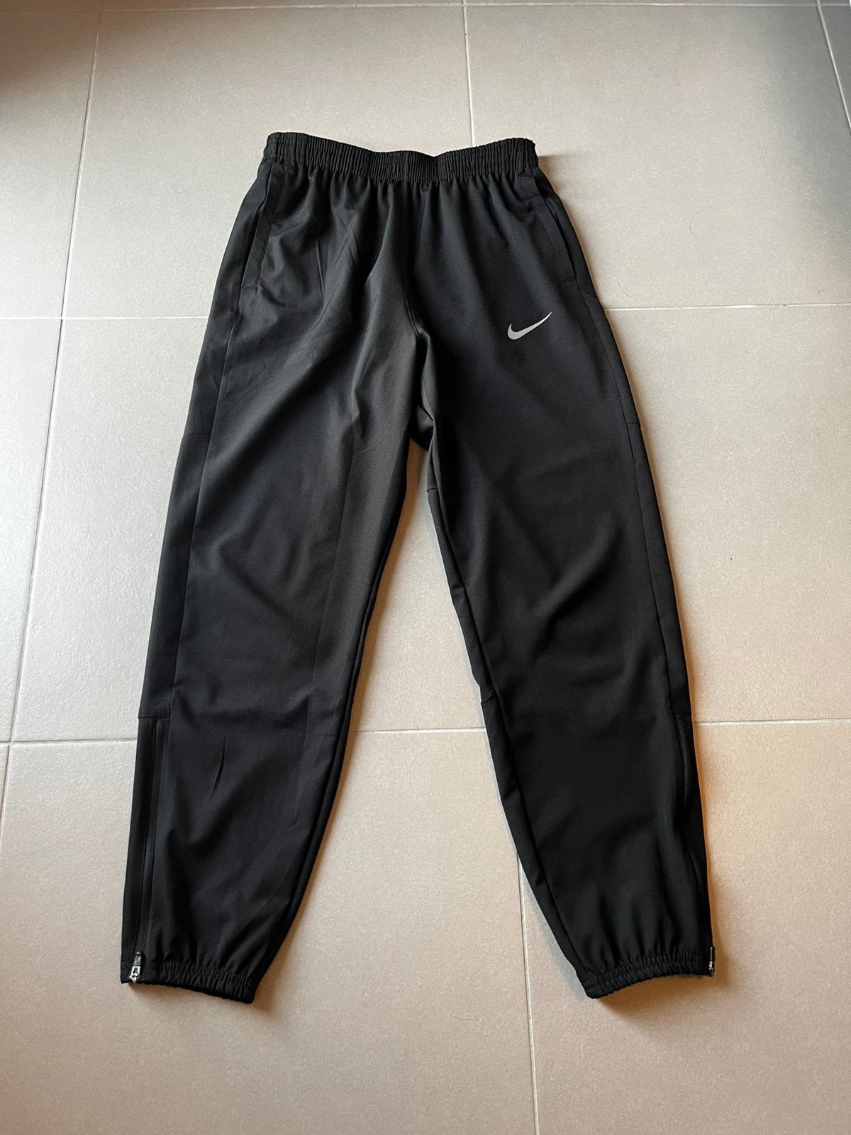 Nike Running challenger (Ado taille L) bon pour (Adulte XS), Enlèvement, Comme neuf