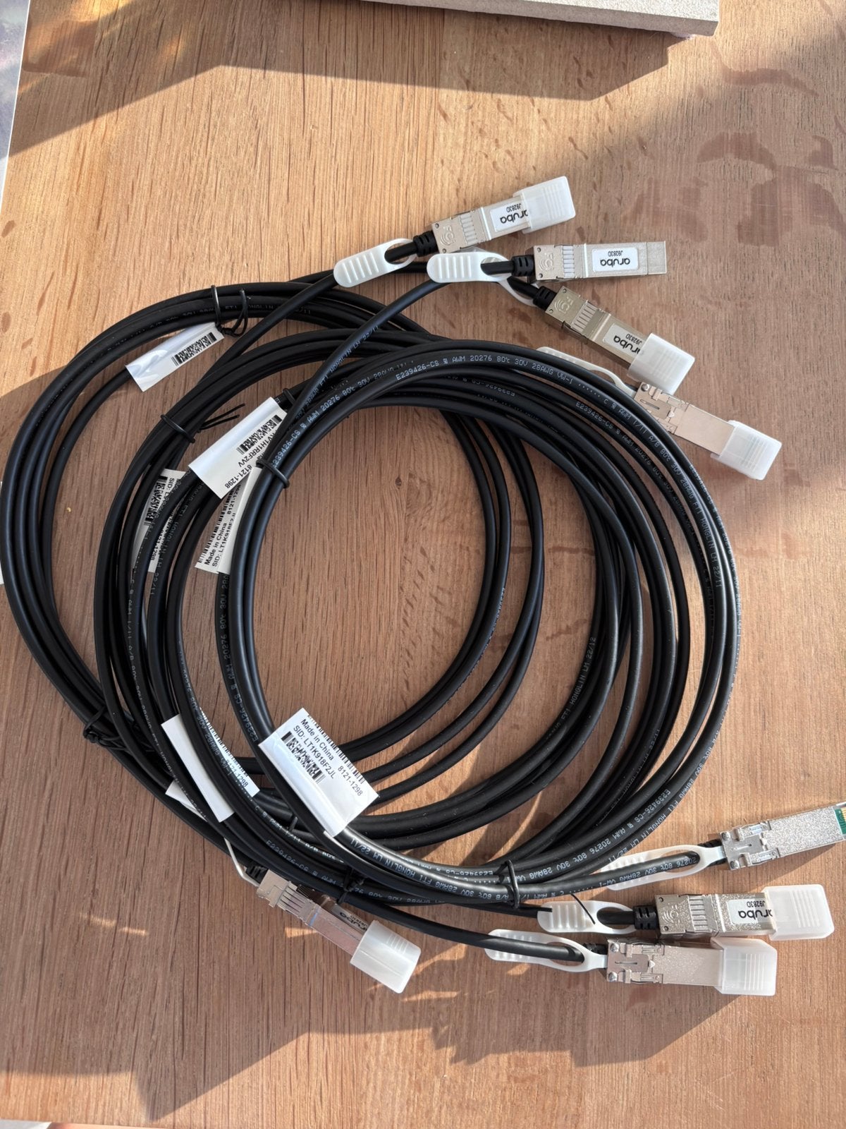 HPE Aruba 10G SFP+ 3m DAC (price per cable - 4 in total), Computers en Software, Pc- en Netwerkkabels, Ophalen of Verzenden, Nieuw