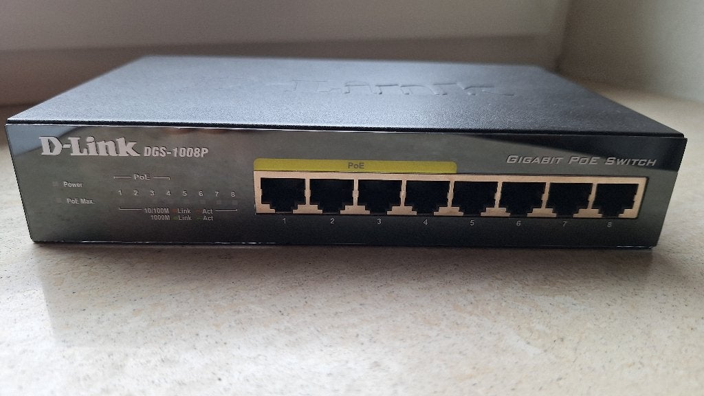 D-Link 8-poorts PoE Gigabit Ethernet-switch, Computers en Software, Netwerk switches, Ophalen, Zo goed als nieuw