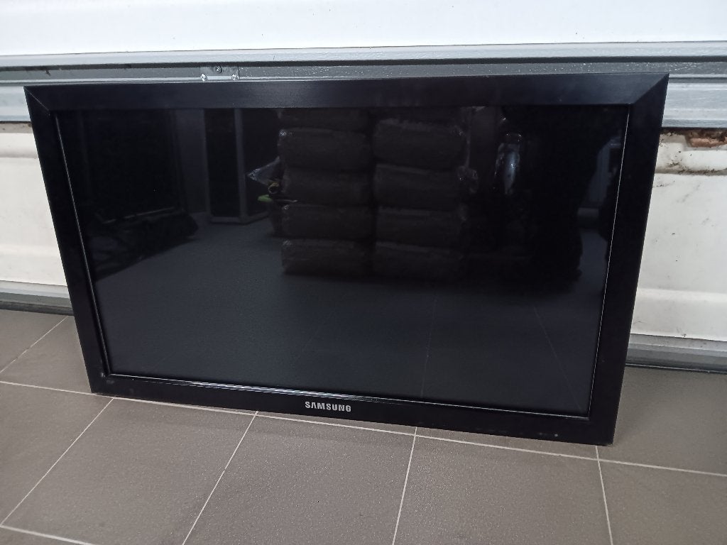 Professionele 40" tv, Ophalen, Zo goed als nieuw