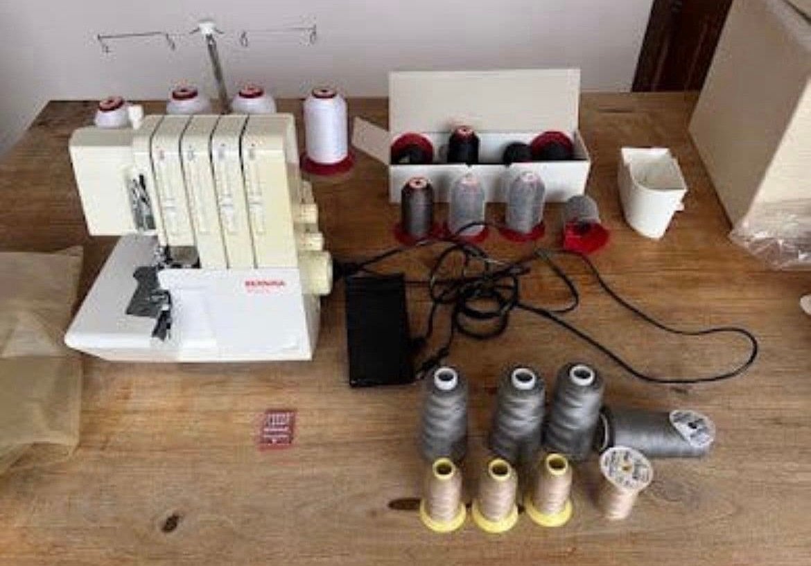 Bernina 700D Lockmachine (Overlock) –Compleet met Toebehoren, Enlèvement, Comme neuf, Surjeteuse, Bernina