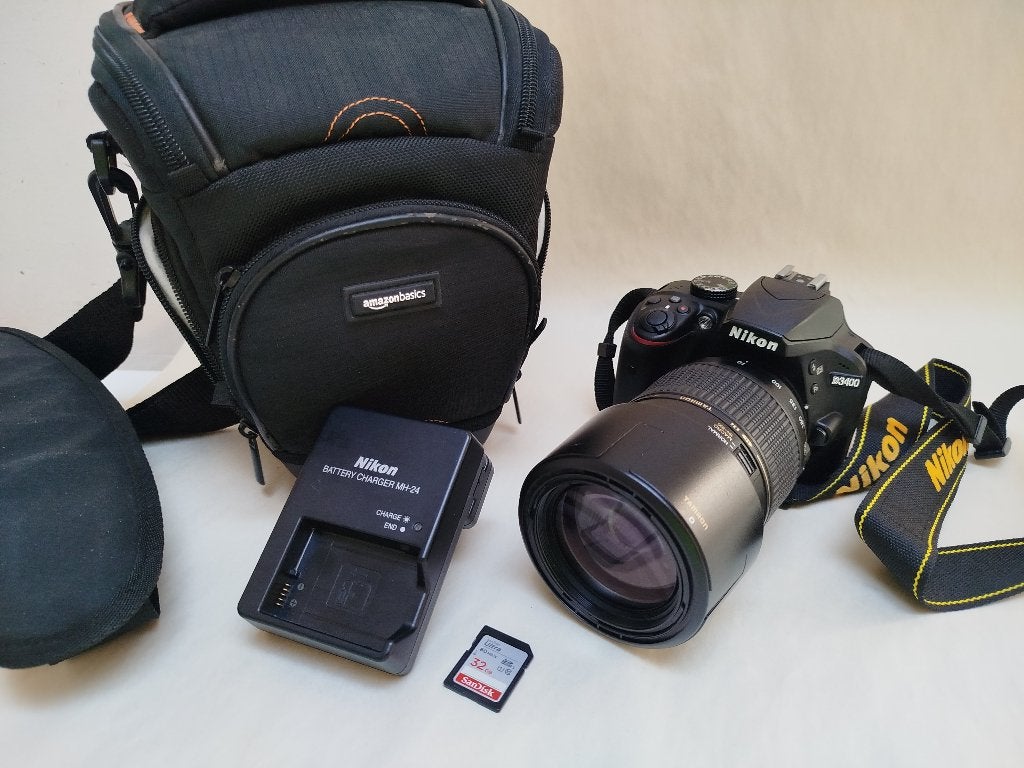 Nikon D3400 DSLR/ +Tamron AF 70-300 lens., Gebruikt, Spiegelreflex, Draagriem, Ophalen of Verzenden