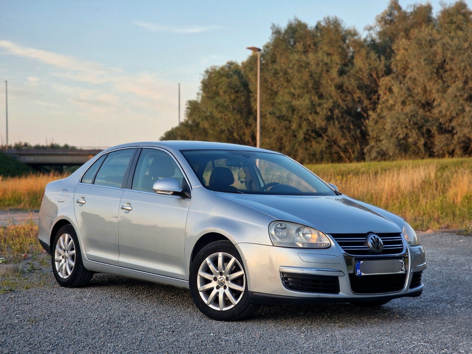 Volkswagen Jetta 1.6 essence - 01/2009 — 196.000Km à parcour, Autos, Boîte manuelle, Noir, Euro 4, Jetta