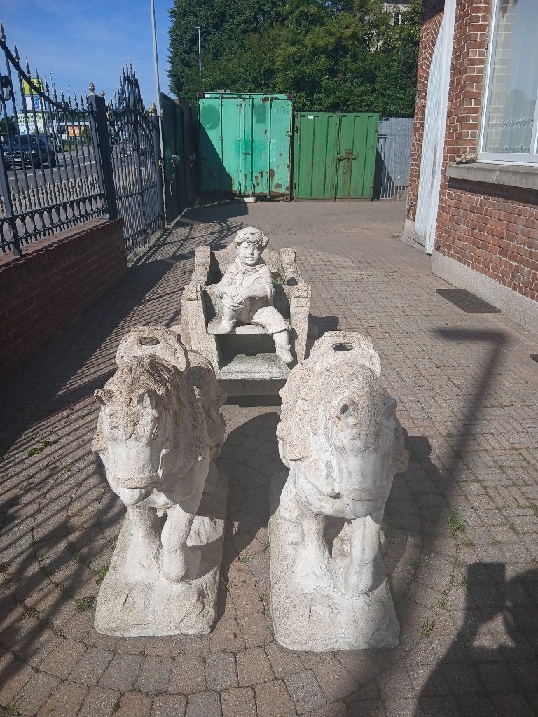 Paardjes met koets, Enlèvement, Utilisé, Béton, Animal