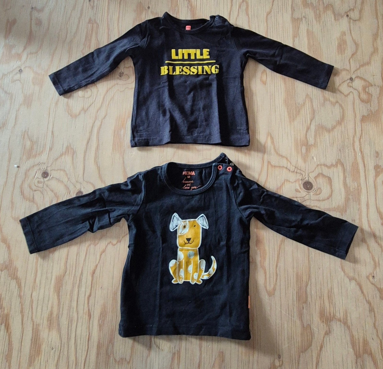 2 zwarte longsleeves met hond / little blessing - maat 68, Kinderen en Baby's, Jongetje of Meisje, Ophalen of Verzenden, Zo goed als nieuw