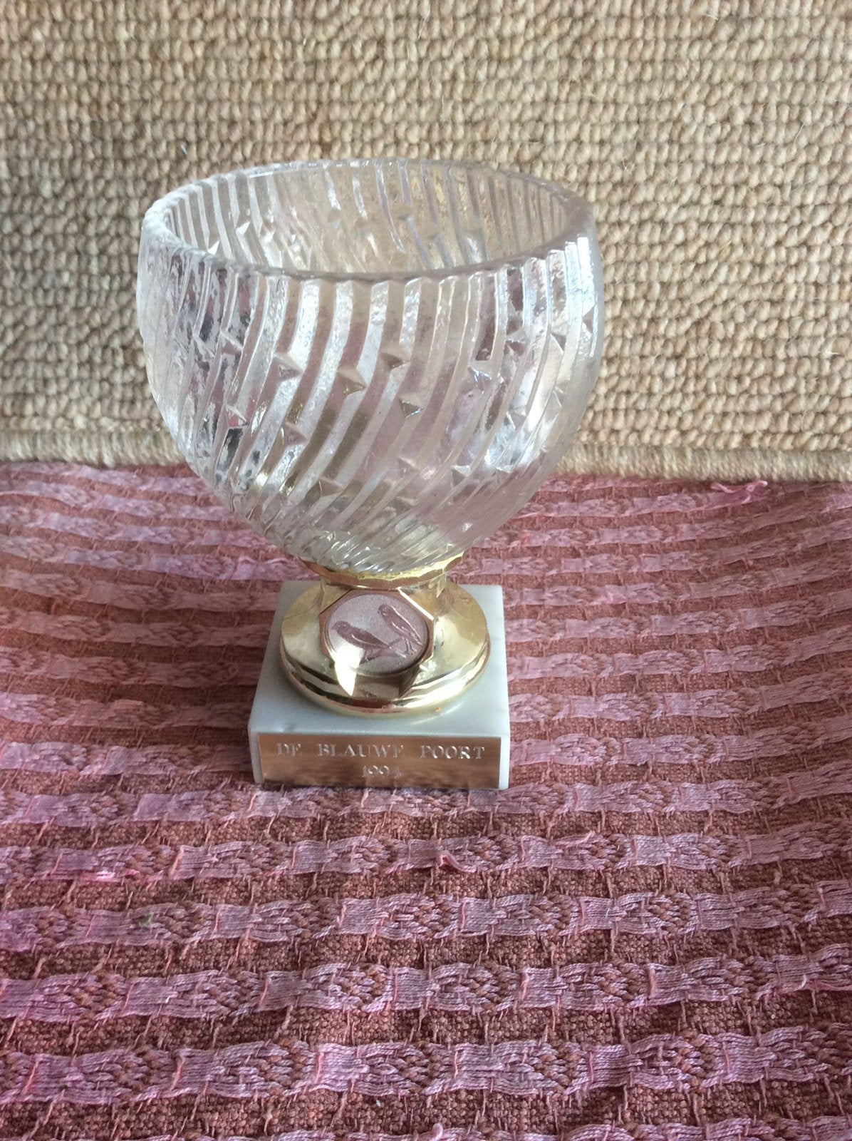 Glazen trofee, Ophalen