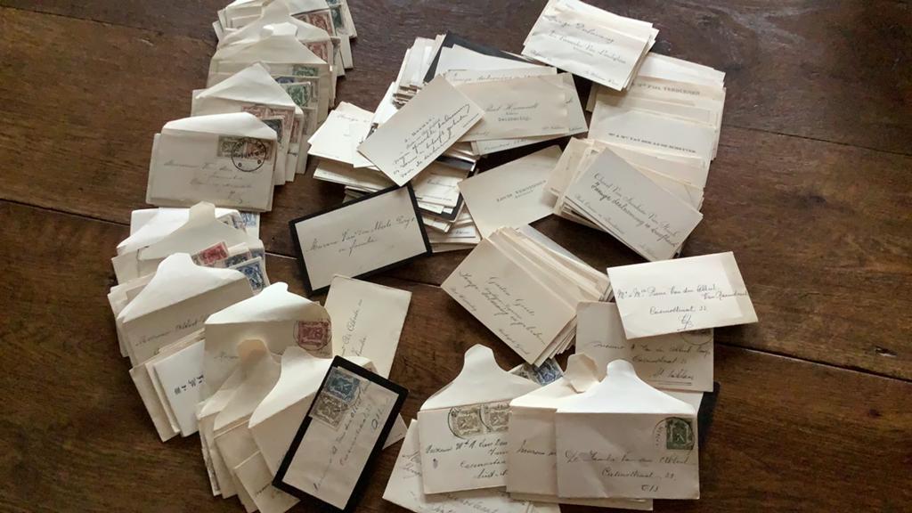 Oude visitekaartjes honderden met enveloppe, Ophalen of Verzenden