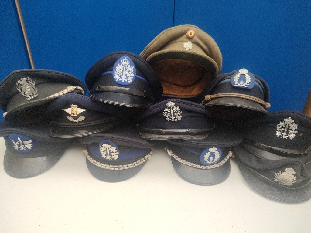 Lot kepies Veldwachter/Politie/Leger/Luchtmacht, Verzamelen, Militaria | Algemeen, Verzenden, Luchtmacht